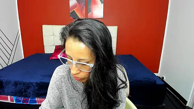 Abrillee1 online show from January 8, 2025, 7:34 pm