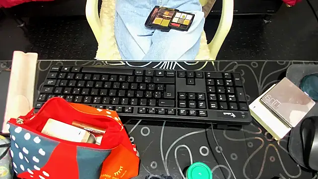 Abrillee1 online show from February 1, 2025, 7:13 pm