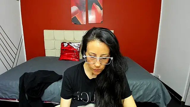 Abrillee1 online show from February 8, 2025, 10:40 pm