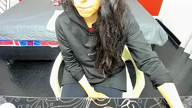 Abrillee1 online show from February 13, 2025, 7:42 pm