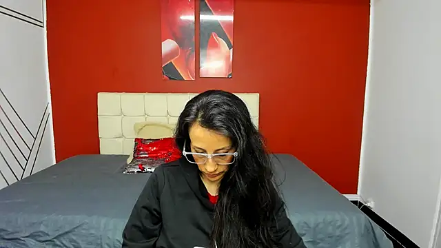 Abrillee1 online show from February 13, 2025, 10:43 pm