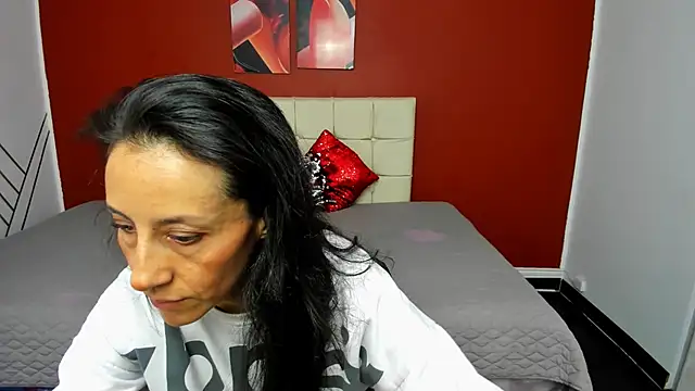 Abrillee1 online show from February 25, 2025, 7:36 pm