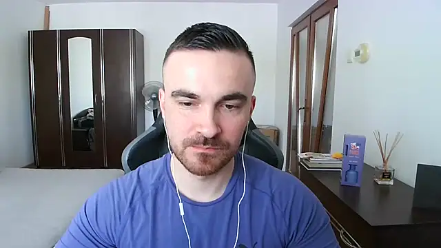 Snapshot of mu5clemania2 chatting on April 15, 2026, 9:16 am mu5clemania2 online show from April 15, 2026, 9:16 am