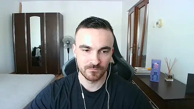 Snapshot of mu5clemania2 chatting on April 16, 2026, 12:39 pm mu5clemania2 online show from April 16, 2026, 12:39 pm