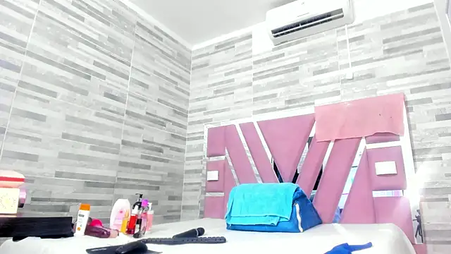 lola hornei online show from March 8, 2025, 11:27 am