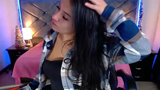 Julietacollins06 online show from December 22, 2025, 1:41 pm