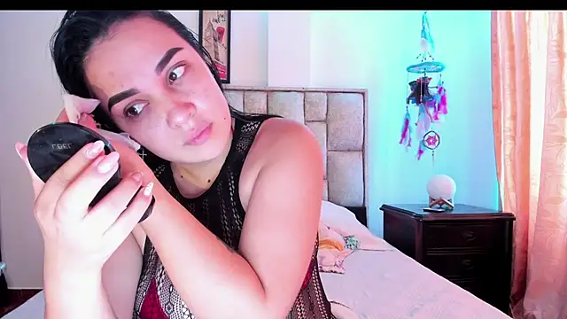 brianaGuzman online show from September 12, 2025, 6:19 pm