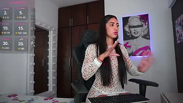 Snapshot of emmagrecco_ chatting on December 18, 2024, 11:08 pm emmagrecco online show from December 18, 2024, 11:08 pm