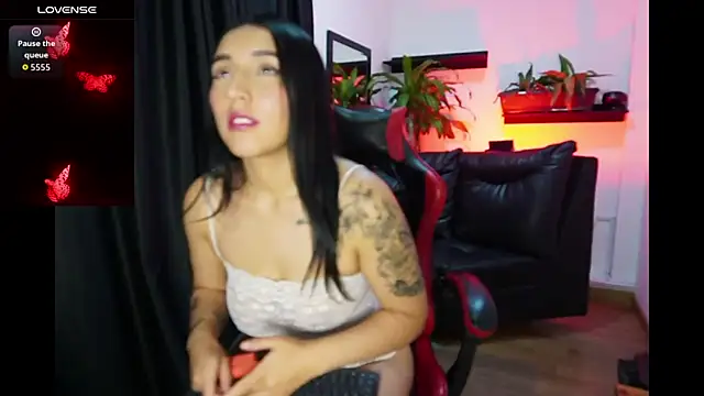 Snapshot of amy_fox2 chatting on November 18, 2025, 2:54 pm amy fox2 online show from November 18, 2025, 2:54 pm