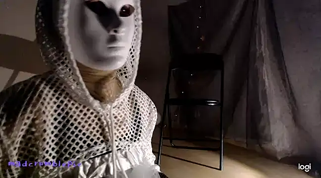 Snapshot of madcrumblepie chatting on December 15, 2024, 6:04 pm madcrumblepie online show from December 15, 2024, 6:04 pm