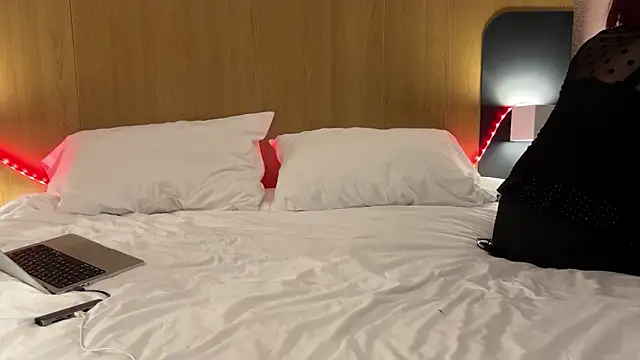 Snapshot of annaBtv9 chatting on March 26, 2026, 6:24 pm annaBtv9 online show from March 26, 2026, 6:24 pm