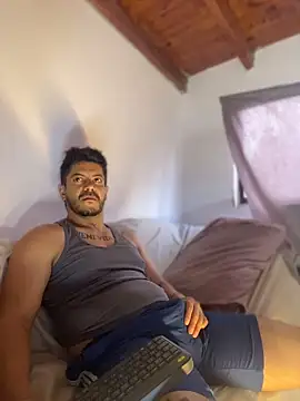 AndresSmith   online show from April 16, 2026, 9:39 pm