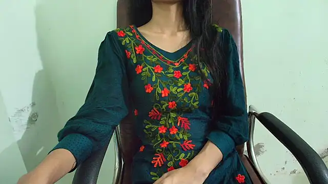 Snapshot of Srabontii chatting on March 5, 2025, 6:23 pm Srabontii online show from March 5, 2025, 6:23 pm