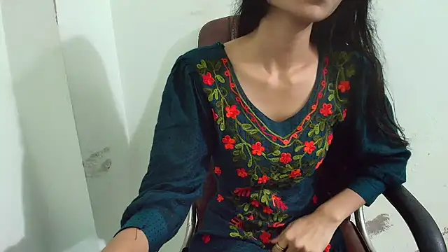Snapshot of Srabontii chatting on March 5, 2025, 9:37 pm Srabontii online show from March 5, 2025, 9:37 pm