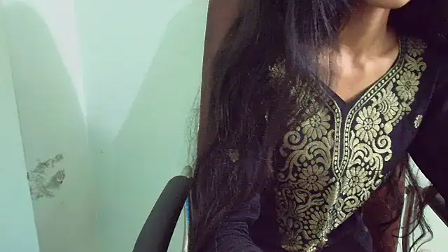 Snapshot of Srabontii chatting on March 18, 2025, 5:42 pm Srabontii online show from March 18, 2025, 5:42 pm