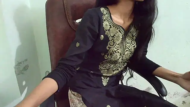 Snapshot of Srabontii chatting on March 19, 2025, 1:32 am Srabontii online show from March 19, 2025, 1:32 am