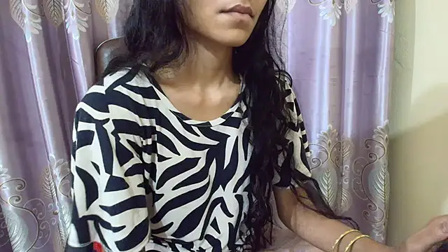 Snapshot of Srabontii chatting on October 17, 2025, 6:32 pm Srabontii online show from October 17, 2025, 6:32 pm
