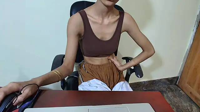 Snapshot of Srabontii chatting on April 4, 2026, 2:03 pm Srabontii online show from April 4, 2026, 2:03 pm