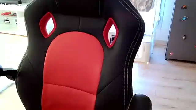 Snapshot of ElViko11 chatting on November 18, 2025, 2:43 pm ElViko11 online show from November 18, 2025, 2:43 pm