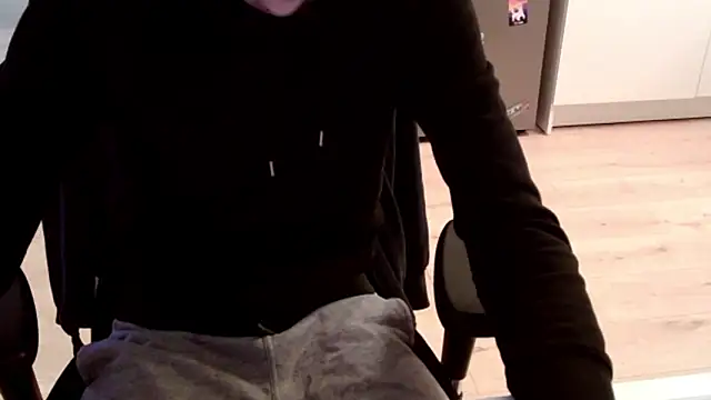 Snapshot of ElViko11 chatting on March 28, 2026, 9:14 pm ElViko11 online show from March 28, 2026, 9:14 pm