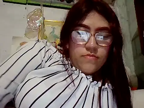 dafne19  online show from March 13, 2025, 2:27 am