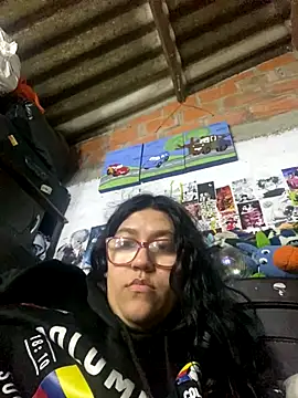 dafne19  online show from November 22, 2025, 5:06 am