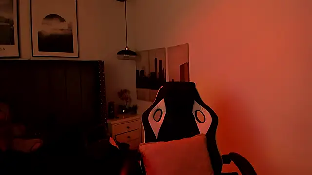 Alaia Cute online show from March 6, 2025, 2:19 am