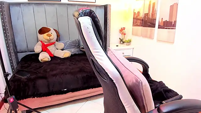 Alaia Cute online show from March 11, 2025, 8:52 am