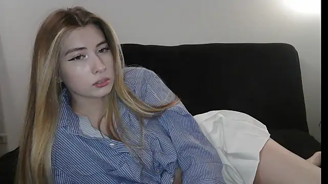 ErikaShyy online show from March 4, 2026, 10:54 am