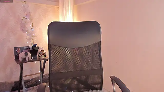 Snapshot of CyntiaAdams chatting on February 7, 2025, 6:24 pm CyntiaAdams online show from February 7, 2025, 6:24 pm