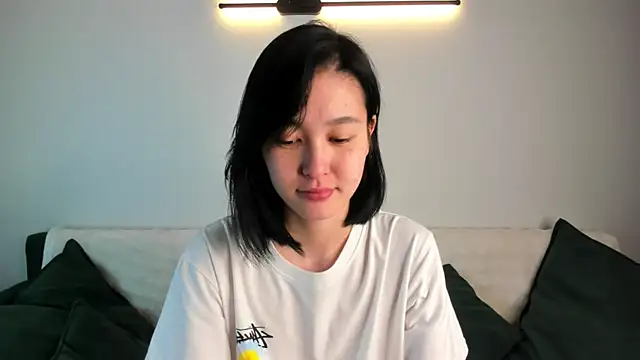 Snapshot of Lola_Peach chatting on October 1, 2025, 6:30 am Lola Peach online show from October 1, 2025, 6:30 am