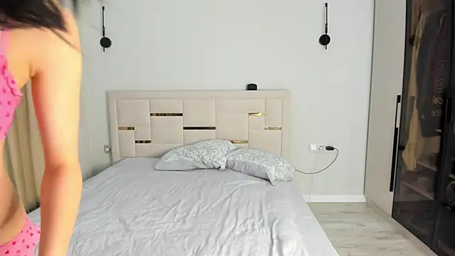 Snapshot of Lola_Peach chatting on February 25, 2026, 5:17 am Lola Peach online show from February 25, 2026, 5:17 am