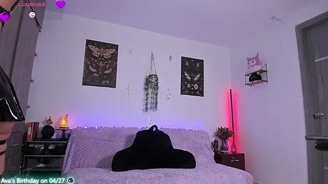 LadyAvalon online show from April 4, 2026, 8:39 pm