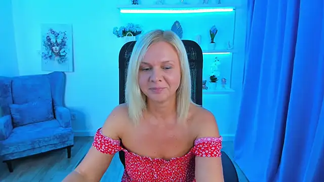 AgathaKlouin online show from September 9, 2025, 7:35 pm