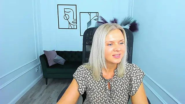 AgathaKlouin online show from November 9, 2025, 7:45 pm