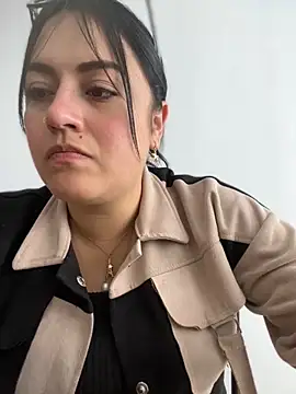 Snapshot of Lesly_10- chatting on April 28, 2026, 6:35 pm Lesly 10- online show from April 28, 2026, 6:35 pm