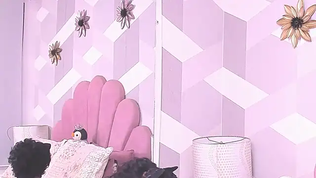 Snapshot of KylieMonnett chatting on May 12, 2026, 1:14 am KylieMonnett online show from May 12, 2026, 1:14 am
