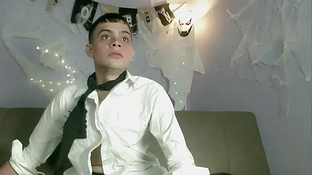 zacariasss  online show from October 26, 2025, 3:45 am