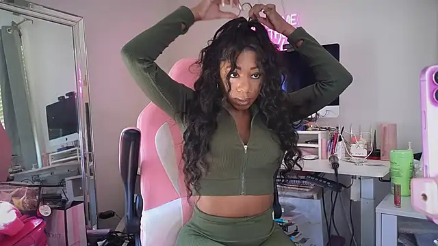 Snapshot of longislandprincess chatting on September 18, 2025, 5:59 pm longislandprincess online show from September 18, 2025, 5:59 pm