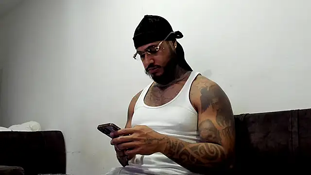 Snapshot of Exotic_tatto27121 chatting on May 29, 2026, 3:15 am Exotic tatto27121 online show from May 29, 2026, 3:15 am