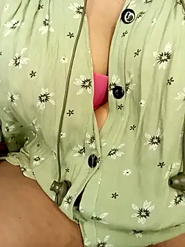 Snapshot of Sony-Model chatting on October 3, 2025, 12:24 pm Sony-Model online show from October 3, 2025, 12:24 pm