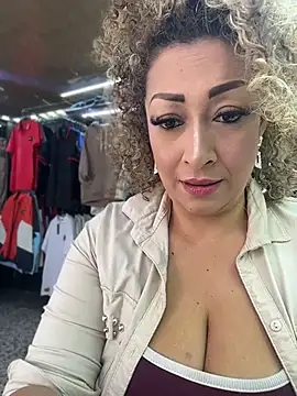 Snapshot of Katti_Barrera chatting on July 1, 2026, 7:02 pm Katti Barrera online show from July 1, 2026, 7:02 pm