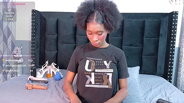 petitelittleebony online show from March 4, 2026, 2:28 am