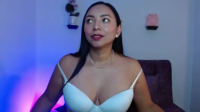 Snapshot of Emmi_Cam chatting on February 27, 2025, 2:10 am Emmi Cam online show from February 27, 2025, 2:10 am