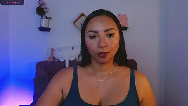 Snapshot of Emmi_Cam chatting on September 10, 2025, 2:11 am Emmi Cam online show from September 10, 2025, 2:11 am