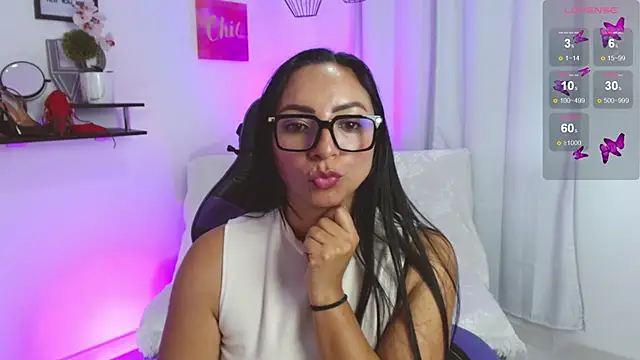 Emmi Cam online show from April 15, 2026, 7:58 pm