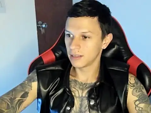 Snapshot of goodboy69l chatting on May 20, 2026, 12:39 am goodboy69l online show from May 20, 2026, 12:39 am