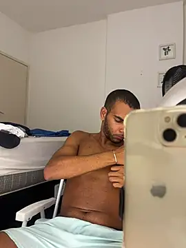 noahmarins online show from February 1, 2025, 9:51 pm