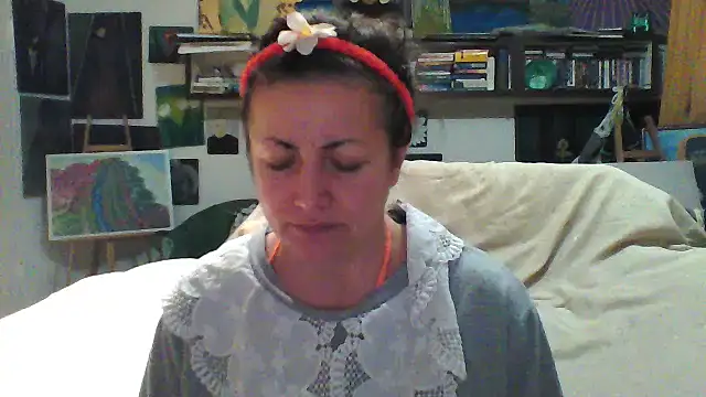 MariaAnaSunshine online show from October 15, 2025, 7:58 pm