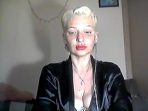 Snapshot of MaryJane441 chatting on May 4, 2026, 8:16 pm MaryJane441 online show from May 4, 2026, 8:16 pm